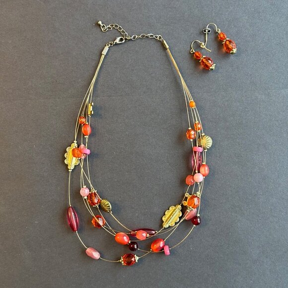 Jewelry - Red, pink and gold necklace (Costume Jewelry)
